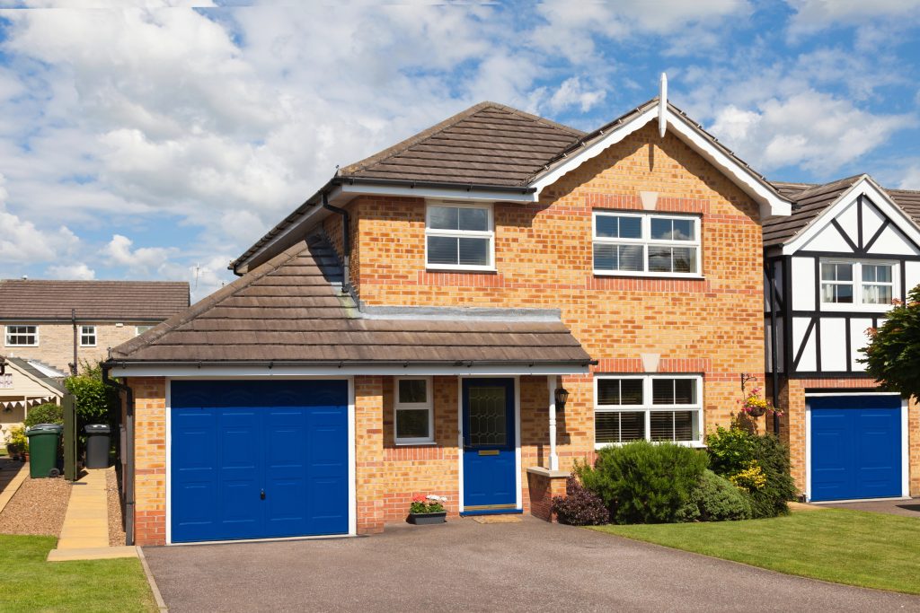 Manual vs Automatic Garage Doors